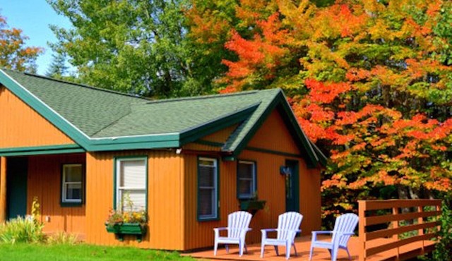 Deer Lake, Lake Charlevoix, Boyne City , Fish, Golf, Hike, Bikers Dream