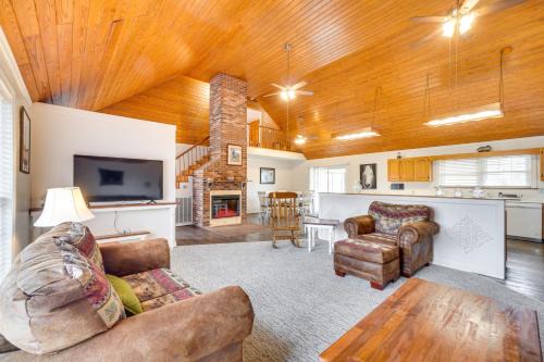 'Deer Lake Lodge' on 700 Wooded Acres in Dayton!