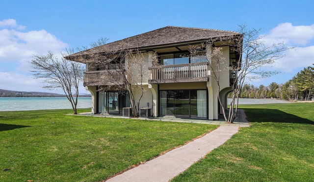 Deer Lake Villa at Boyne Mountain Resort your Lakefront Golf/Ski Escape Prime!