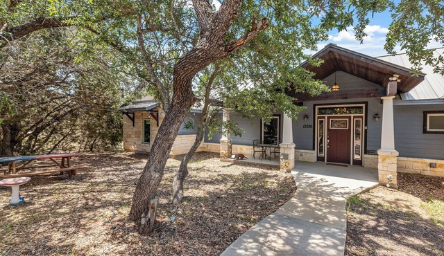 Deer oh Deer! A Charming 4-bedroom house with WiFi, AC close to Dripping Springs