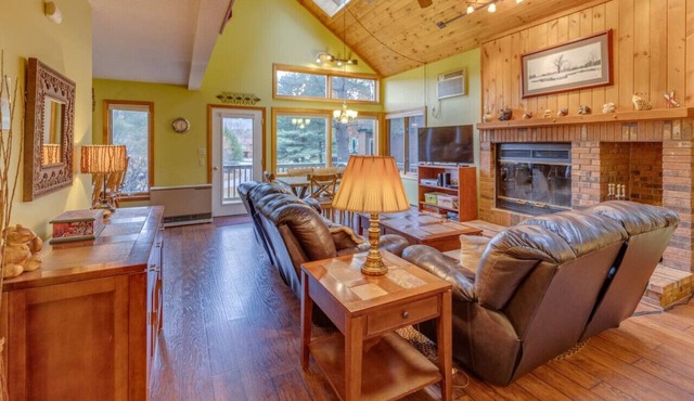 Deer Park Townhouse- Dog Friendly!