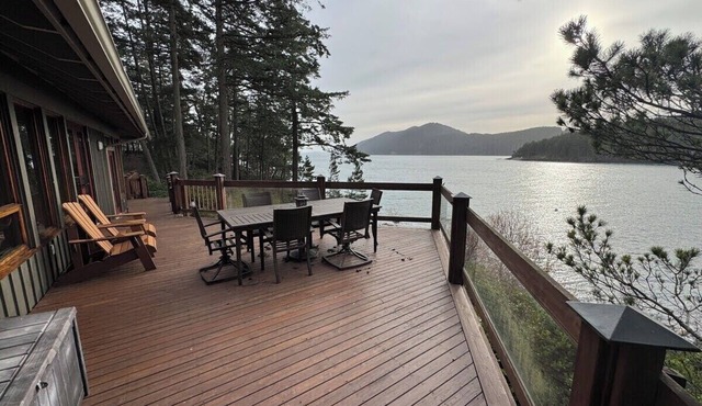 Deer Point Paradise - Private Beach, Incredible Views, Total Privacy