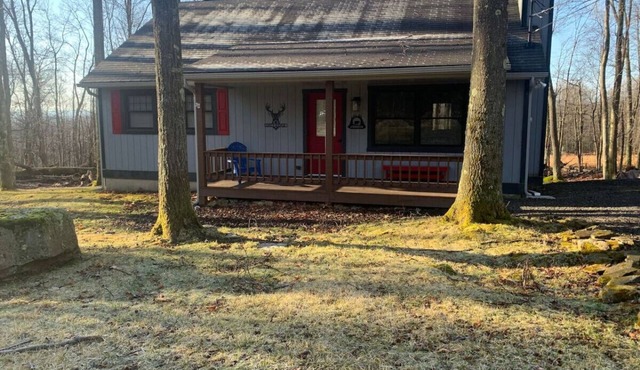 Deer Ridge Cozy 2-Bed Cabin w/fire pit & fireplace