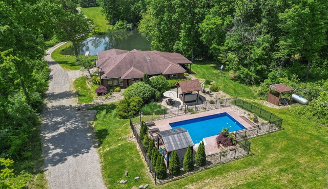 Deer Ridge Lodge | Hocking Hills, Sleeps 26, Pool