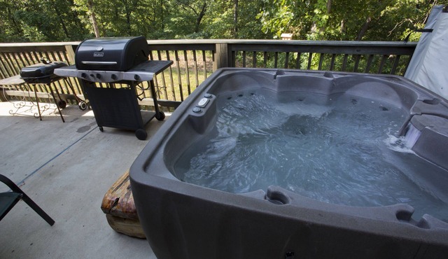 Deer Run Cabin - Private Hot tub, Loft/Game Room, 1 Mile to Thunder Ridge