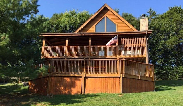 Deer Run, Free Attraction Tickets, Hot Tub, Resort Playground, Near Dollywood!
