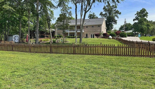Deer Run Lakefront Retreat! Sleeps 12!