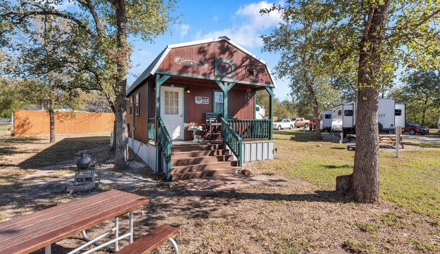 Deer Trail Cabin sleeps 6 people