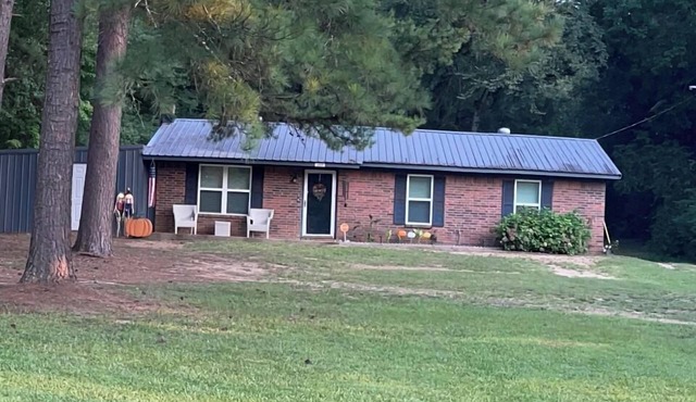 Deer Trail Rental. Secluded, peaceful and cozy 3 bedroom home in Antlers, Ok.