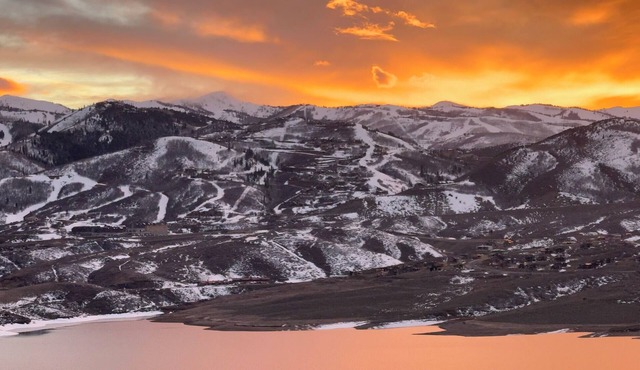 Deer Valley East - Modern Mountain Retreat with Lake View