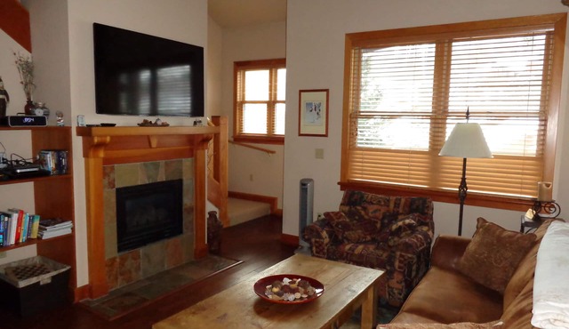 Deer Valley Townhouse, with New Private Hot Tub Just Steps Away from the Bus