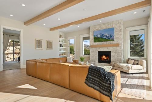 Deer Valley views sleeps 16 hot tub deck gym