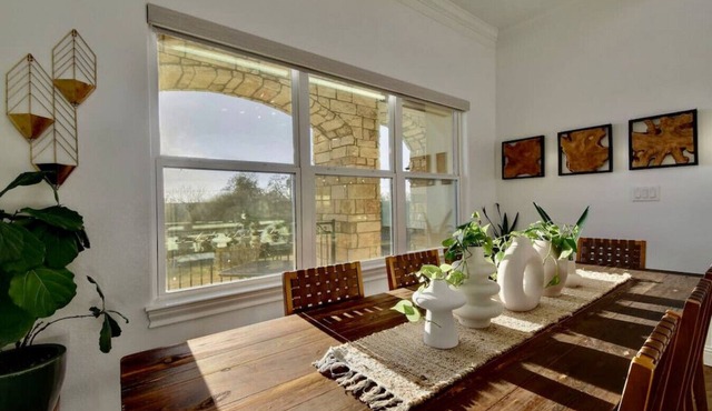 Deer-Watching Delight: Fiber, Spacious Living!
