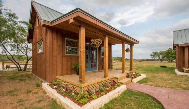 Deerfield Countryside Tiny Cabin #4 - 10 min to Silos at Magnolia