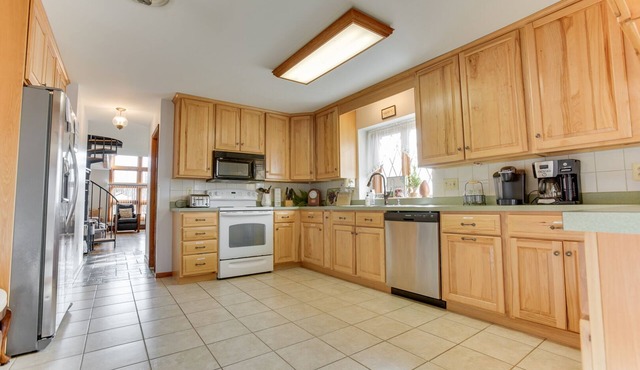 Deerfield Retreat | Pool Table, Fireplace + Play-Set!