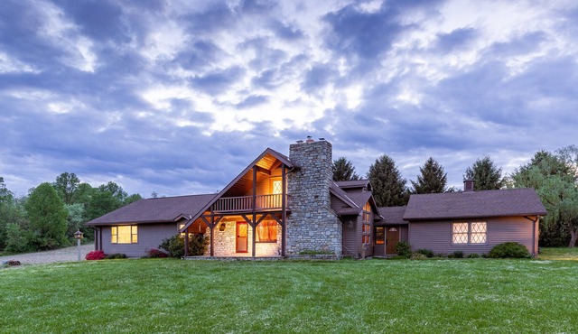 Deerfield Retreat ~ SUPER SECLUDED ~ [Sleeps 8+] ~ Great Views