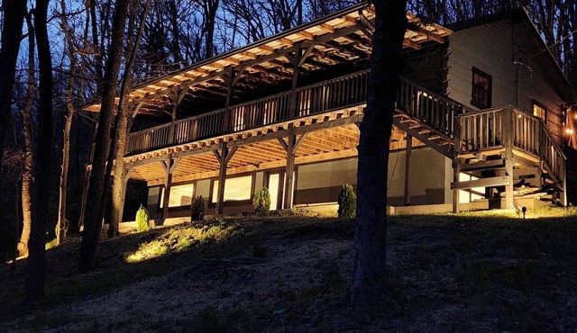 DeerRidge Lodge-Charming Retreat mins from Historic Franklin and Nashville.