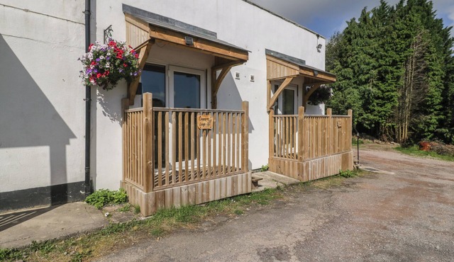 DEERS LEAP, pet friendly, with a garden in Blakeney
