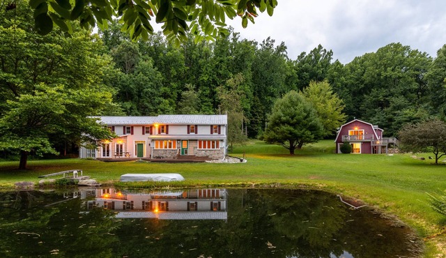 Deerwood Estates ~ 2 Homes, Sleeps 24, Perfect for Families, POND