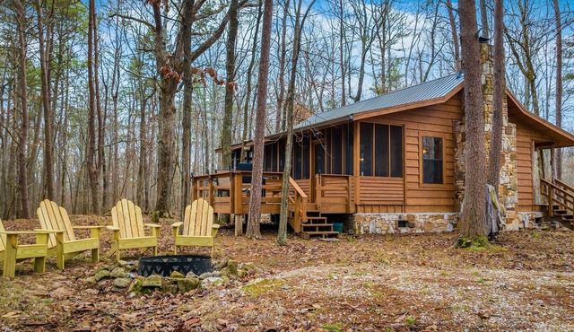 Deerwood-private, cozy cabin in the woods