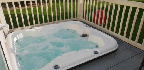 dees hot tub breaks tattershall lakes The Ramparts 20