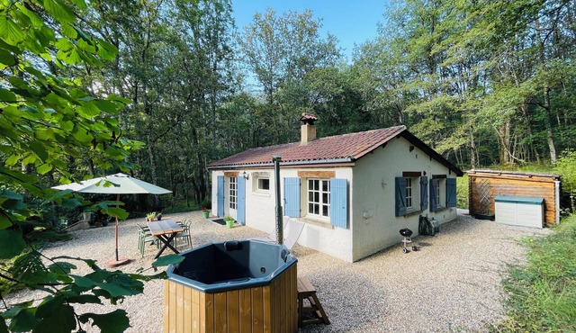 Deffé Dordogne - charming cottage in the woods with hot tub