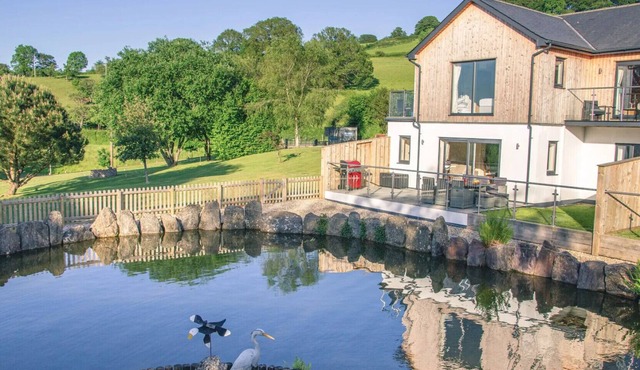 Defoe's View - Four Bedroom House, Sleeps 8