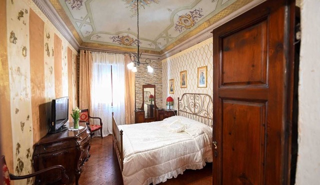Degas Caprona. Single rooms, double rooms. Price 90€ per room. in Caprona