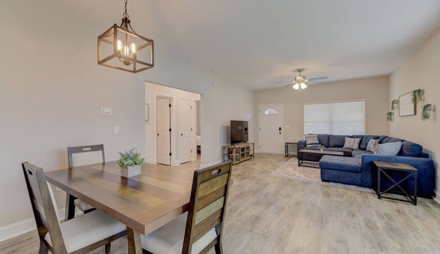 Deja Blue by Heartwood | 10 Mins to Downtown