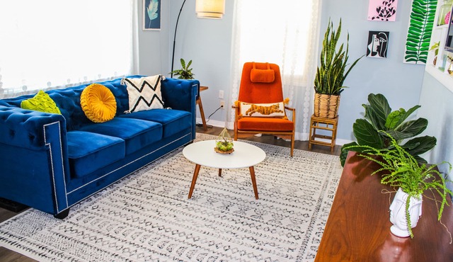 DEJA BLUE *Mid-Mod House *2Br/1Ba/1Ga* Near I27/I40*
