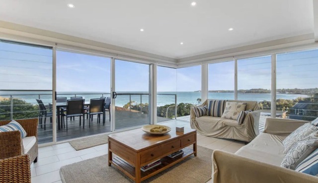 Deja View - Breathtaking Beach House in Mollymook