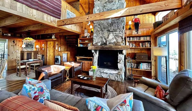 Deja View Lodge: Highlands 12 Acre Private Estate