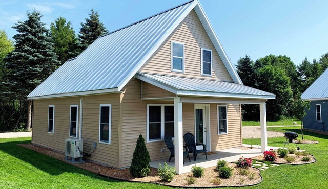 Dejardin's Island Cottages, The Farmhouse - One Bedroom & Loft