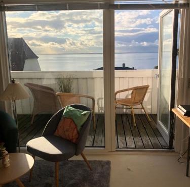 Dejligt værelse med eget bad og havudsigt