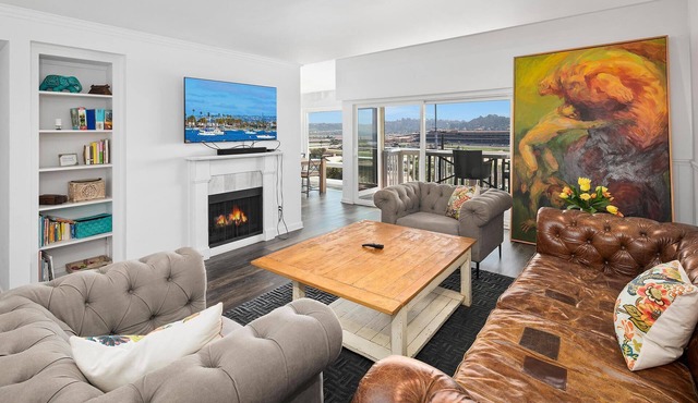 DEL MAR RETREAT & OCEAN VIEW! Walk to the beach!