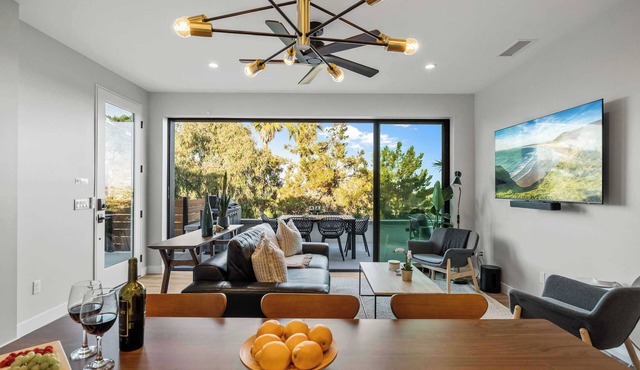 Del Mar Retreat - Spa, BBQ, Firepit, AC, Laundry