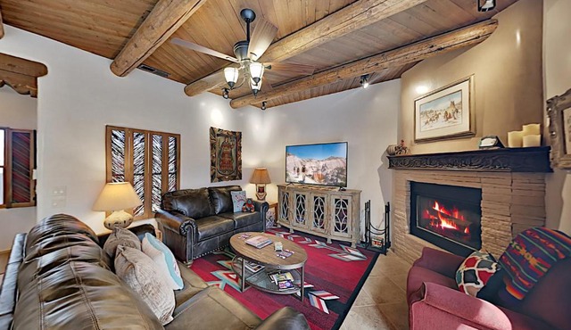 Del Norte Manor Unit B