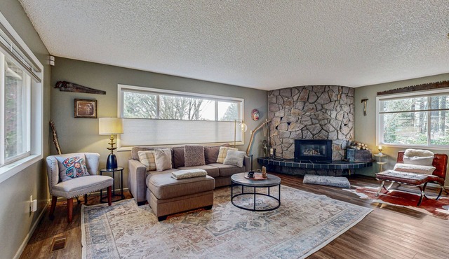 Del Ray Retreat | Dog-friendly house in Stevenson with deck & 2 fireplaces