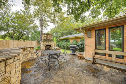 Del Rio Home w/Large Yard, BBQ + Fireplace!