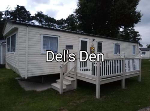 Del's den lakeside weeley bridge