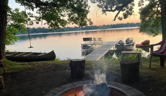 Delafield Cottage on Lower Nemahbin Lake - Canoe & Kayak Included
