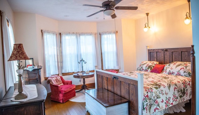 Delaine Room - The Farmhouse Bed & Breakfast at Maple Bottom Farm