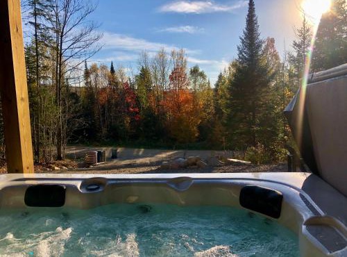 Delarose Cottage, Ski, Spa, pool table & starry night