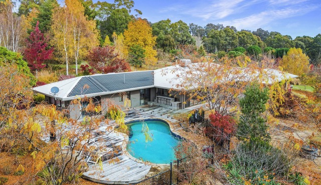 Delatite Valley: 4 BR, 3.5 BA House in Merrijig, Sleeps 12