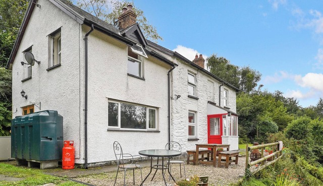 DELFRYN, GOGINAN, pet friendly, with a garden in Aberystwyth