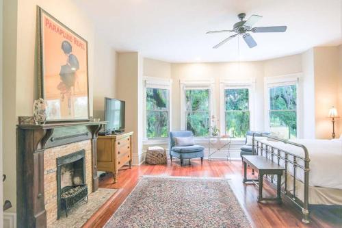 Delia Row - 905B by Lucky Savannah