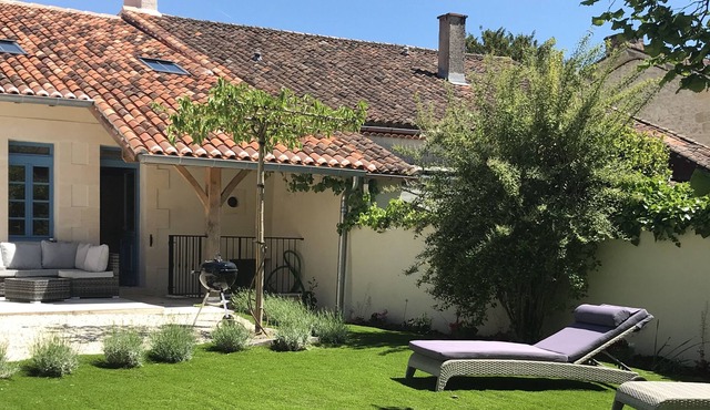 Delicious house in the heart of a listed village. High-end services.