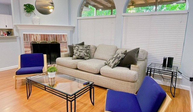 Delight 4br2ba in Arlington. Family Friendly. Perfect for Corporate & Insurance
