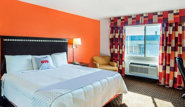 Delight In Dodge Room With Parking And Near Attractions