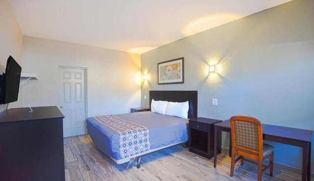 Delight In Family Room Close To Singleton Courts And Free Parking